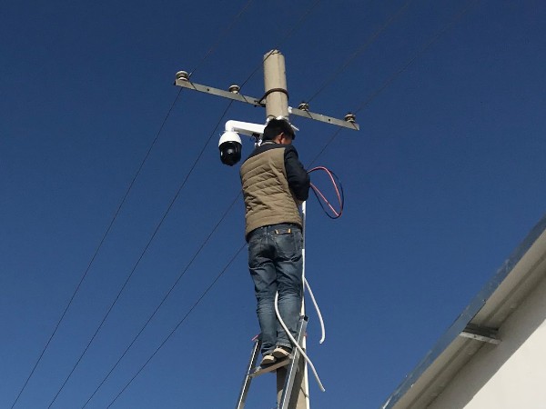 安裝監(jiān)控攝像頭需要多少錢？怎樣找到性價比高的設(shè)備