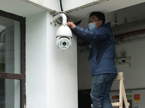 專業(yè)問題交給專業(yè)人士解決，西安監(jiān)控?cái)z像頭維修就找鑫安安防！
